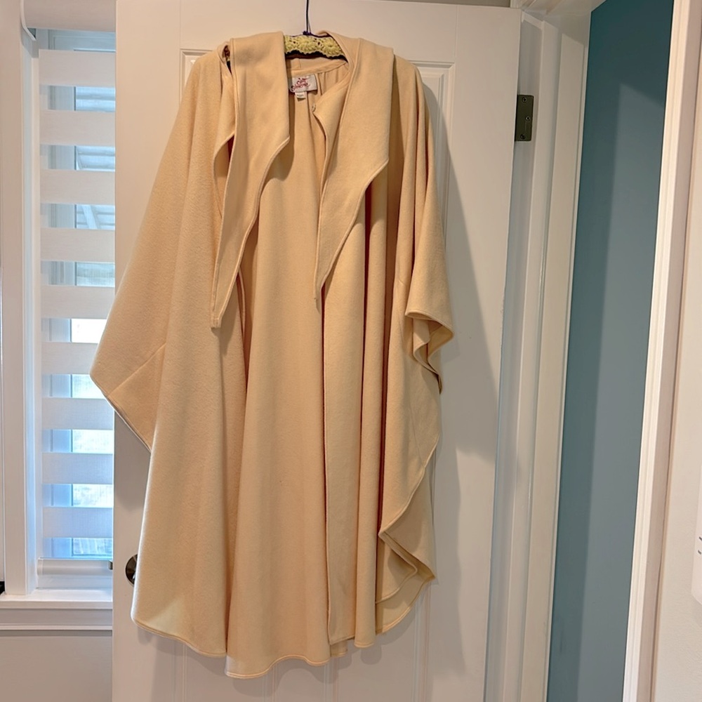 Women’s cape